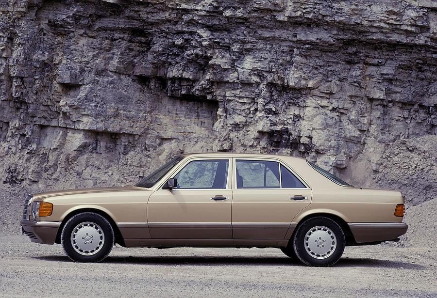  Mercedes-Benz 560 SE (W126) 1988 года  (фото 2 из 3)